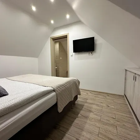 Maximus בית הארחה אוסטקה