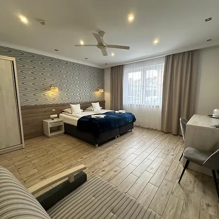 Maximus בית הארחה